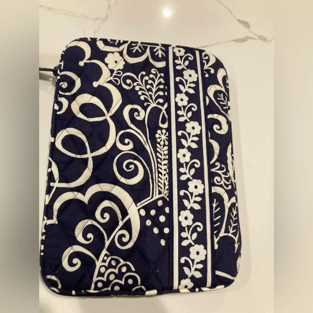 Vera Bradley navy blue white flower quilted padded tablet case sleeve organize